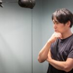 悩んでいるジム経営者